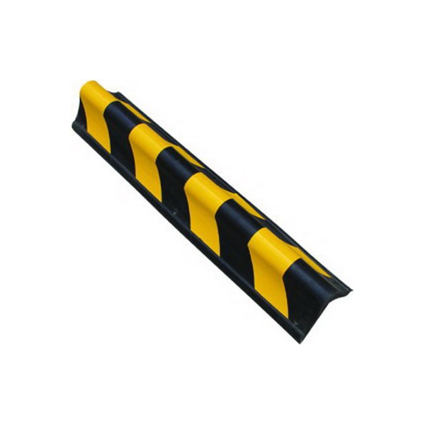Esquinera fabricada en goma, con punta redondeada y decorada con franjas reflectantes amarillas y negras.